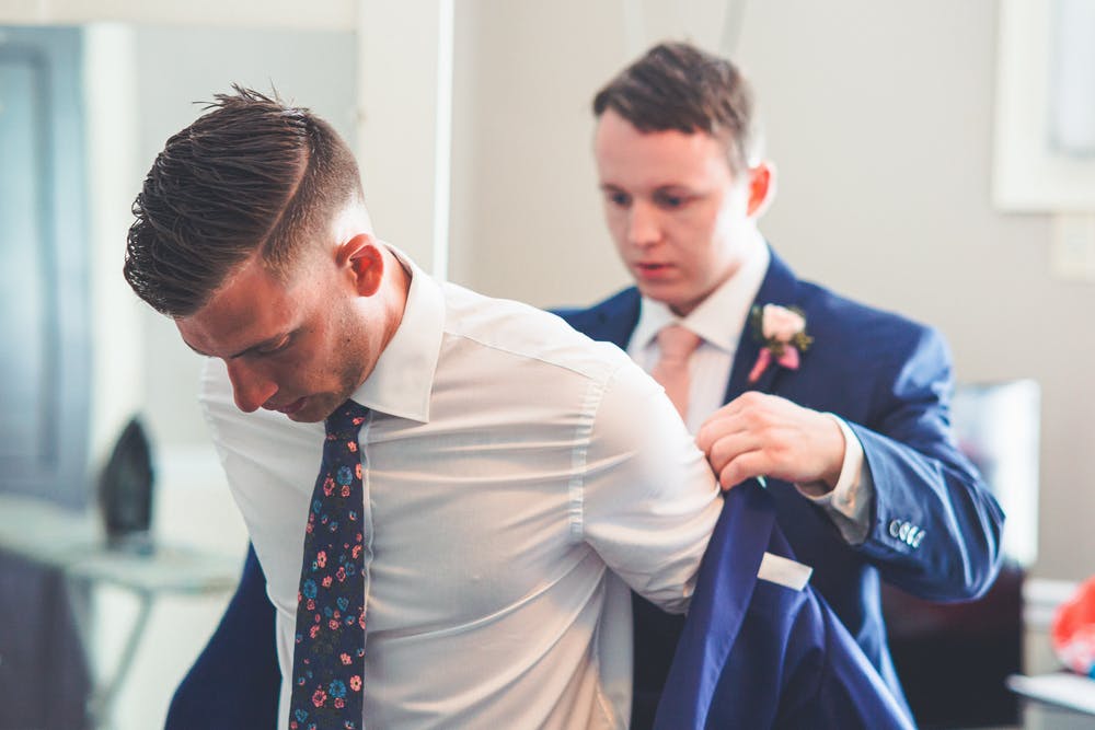 quelle tenue de mariage pour homme en été